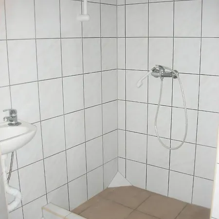 Hostal 2night