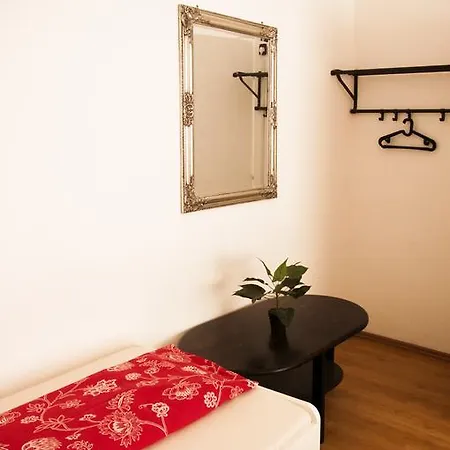 2night Hostal *