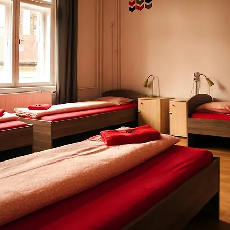 2night Hostal *