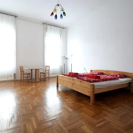 Hostel 2night Budapest