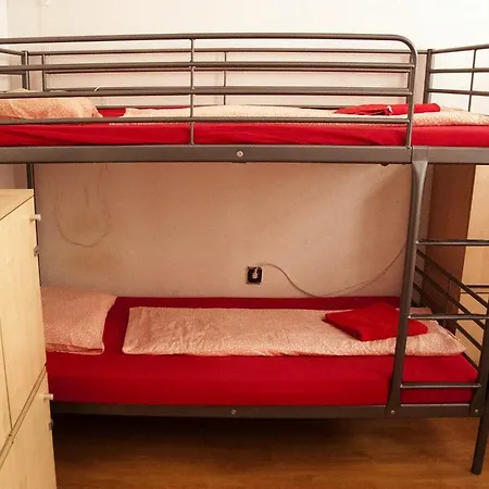 Hostel 2night
