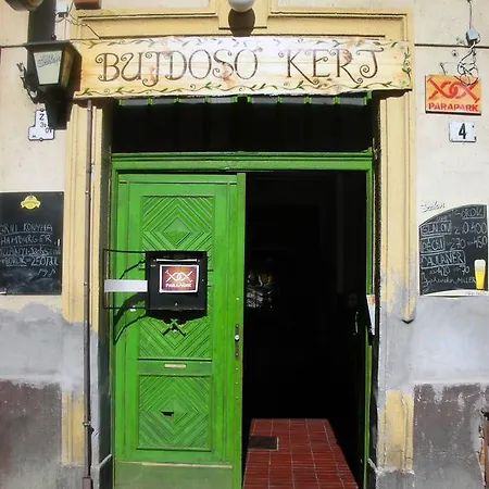 Hostel 2night